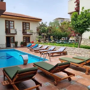 sezgin-hotel-kusadasi.aegeanhotels.net/