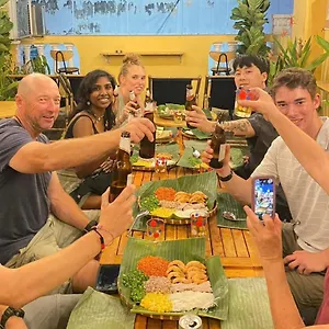 Saigon Authentic Hostel - Walking Neighborhood & City Tour, Cooking Class, Free Fresh Breakfast, Gym & Rooftop Billiard ホーチミン市
